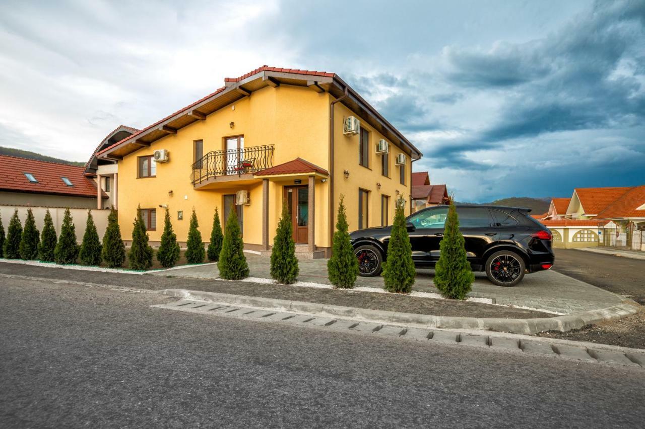 Casa Romeo & Julieta Otel Haţeg Dış mekan fotoğraf