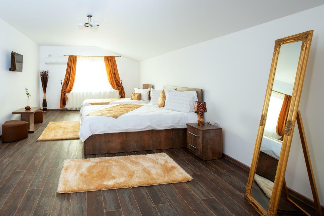 Casa Romeo & Julieta Otel Haţeg Dış mekan fotoğraf